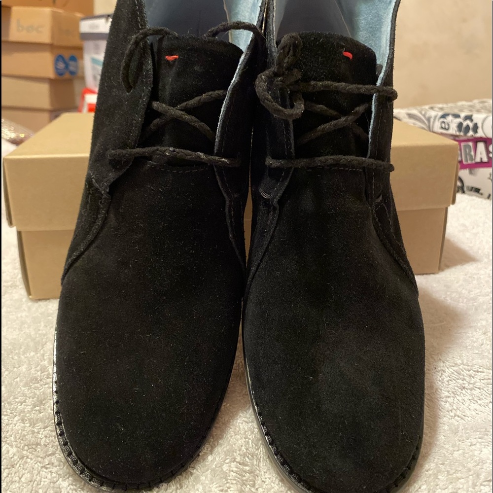 Ed or Ellen Degeneres ankle booties